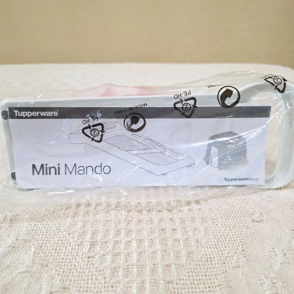 Mandolin Travel Tupperware Red Mini Mando Compact Food Slicer Non-Electric NIP